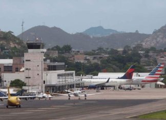 Has the Bilbao Airport failed due to poor planning? In Tegucigalpa they say yes Aeropuerto de Toncontín Tegucigalpa