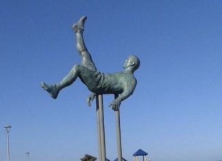 Diotenez Txile “euskaldunen gauza” da. “Txilena”, ere bai. Monumento a la "chilena", inentada por el vasco Ramón Unzaga