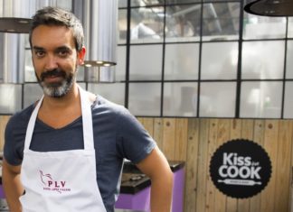 Euskadin turismo egiten sukaldari portugaldar ezagun bat gidari dela Cocinero Henrique Sa Pessoa guia de turismo en el País Vasco