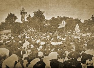 Diasporaren funtsezko lana Euskal nazioa eraikitzen Vista de la multitud en el homenaje a Sabino Arana de 1907