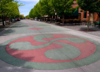 The Associated Press «presenta al mundo» (ahora sí, de forma correcta) a los vascos de Boise Calles del Basque Block de Boise