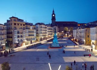 Desde Ecuador. Vitoria-Gasteiz, un modelo de «ciudad con encanto» Plaza de La Virgen Blanca en Vitoria-Gasteiz tras la reforma (Wikipedia)