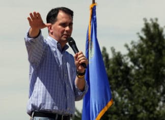 La «Basque fry barbecue» de Adam Laxalt en los Medios Republican presidential candidate, Wisconsin Gov. Scott Walker spoke to hundreds at the Inaugural Basque Fry at Corley Ranch, Saturday, Aug.15, 2015, in Gardnerville Nevada. (AP Photo/Lance Iversen)