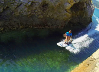 Alucinante. El Daily Mail presenta una «tabla de surf autopropulsada» hecha en Euskadi (vídeo) Tabla autodeslizante Onean Bade de la empresa vasca Aquila