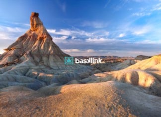 Basklink, una guía de todo el País Vasco. Nos encanta su lema:»F * * K THE BORDERS» Basklink una guía para El País de los Vascos