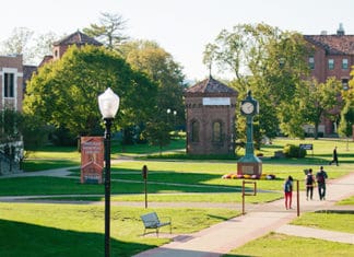 ST. Bonaventure University (New York State): Somos únicos y orgullosos como vascos Campus de St. Bonaventure University. Única y orgullosa como los vascos