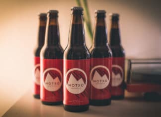 Motxo. El kalimotxo salta del New York Times a las estanterías de las tiendas USA Motxo. kalimotxo made in USA