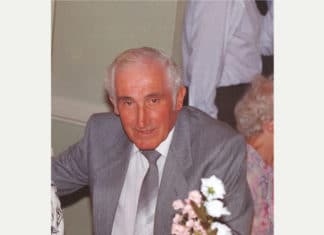 Antonio Gallego, «niño vasco de la guerra» y jugador de futbol inglés, ha fallecido (Vídeo) Antonio "Tony" Gallegos. Niño vasco de la Guerra y portero de futbol en Inglaterra