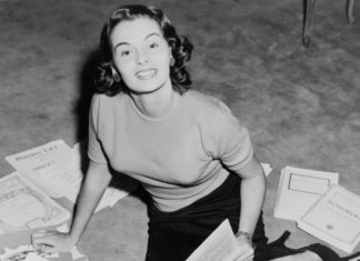 Daughter of the Barbecue King of Alabama, the Basque who was Miss America and a revolutionary. Yolande_Betbeze_NYWTS- THE BASQUE SPITFIRE,