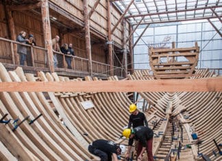 Una conferencia sobre balleneros vascos en las costas de Maine Shipwrights at work on Nao San Juan, a reconstruction of a 16th-century Basque whaling ship currently being built at Albaola