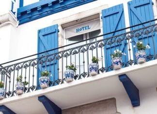 La belleza de la costa de Iparralde, en primeros planos San Juan de Luz, detalle. Pinketcetera