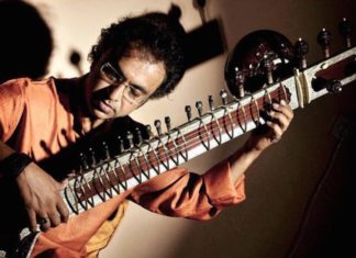 El hermoso desafío al que se enfrentará un músico hindú en el País Vasco El compositor e intérprete de Sitar Shubhendra Rao se enfrentará en Bilbao por primera vez al " Concierto nº1 para sitar y orquesta" escrito por su maestro Pandit Ravi Shankar