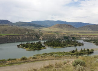 The Amazing Story of the “Basque Region” of Canada, its ranch, its Indian reservation, and its Vineyards Vistas sobre el Rio Thompson de el Basque vineyard en plena British Columbia
