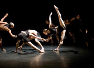 «Aureo» de Dantzaz Konpainia. Un espectáculo para no perderse. De verdad Un monento del espectáculo "Aureo" de Dantzaz en Bilbao