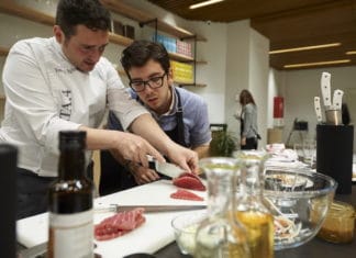 Un buen modo de conocer la gastronomía vasca en San Sebastián Gastronomia vasca en Donostia por el New York Post FOR TRAVEL - Spain Cooking Schools -- Hotel Maria Cristina Cooking School CREDIT: Jose Manuel Bielsa