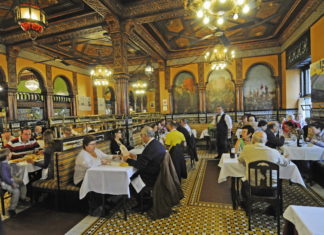 New York Post: «5 razones para visitar la hermosa Bilbao» Vista del Cafe iruña incluida en el artículo de New York Post. rights managed -- bilbao, spain, D8FW9A Cafe Iruna. Image shot 12/2010. Exact date unknown.