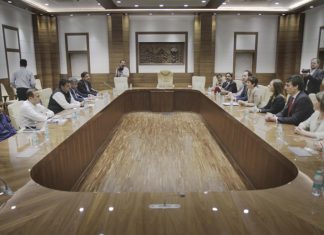 La curiosa forma de la India de estrechar relaciones Reunion del Gobierno vasco y el Gobierno de Maharastra