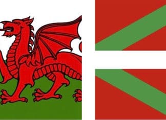 Una delegación nacional galesa en Euskadi para conocer la normalización lingüistica para alumnos de más de 16 años Banderas de Gales y Euskadi