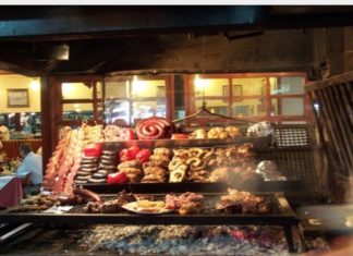 El Mercado del Puerto de Montevideo. #Vascosdeviaje Parrilla en el Mercado del puerto - Montevideo