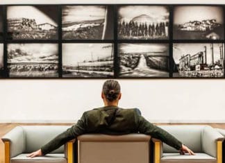 Una apasionada mirada en «blanco y negro» a los mundos que se esconden en Iberia (en @EHUKultura) Inauguración de la Exposición IBÉRICA de Ricky Dávila Autor: @joselure