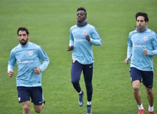 The AP writes about Iñaki Williams and we repeat yet again: “Is he black? Well, we hadn’t noticed In this Tuesday Nov. 24, 2015 photo, Athletic Bilbao's Inaki Williams, center, warms up with Ander Iturraspe, and Raul Garcia, left, during a team training session in Lezama, near to Bilbao, northern Spain, Tuesday, Nov. 24, 2015. Inaki Williams is not the type of soccer player you would expect to see at Athletic Bilbao, the traditional Spanish club that only fields players from Bilbao and its neighboring Basque regions. (AP Photo/Alvaro Barrientos)