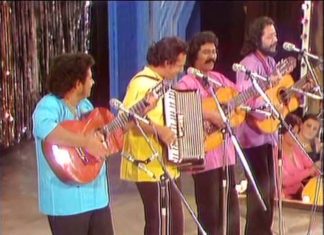 El sacerdote vasco que «descubrió» a Carlos Mejia Godoy y los de Palacagüina Carlos Mejia Godoy y los de Palacaguina actuando en la televisión española en los años 70