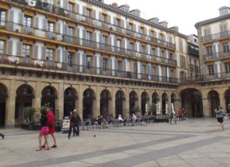 El «gurú» Kenichi Ohmae. El poder de lo pequeño, o El País Vasco es un ejemplo y Donostia un pequeño estado Kenichi Ohmae define a Donostia como un "pequeño estado"