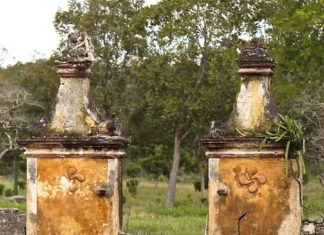 The “lauburus of Yucatan”, or the Basque remnants on the shores of the Mexican Caribbean entrada original a la Hacienda Uxmal en Yukatan con sus lauburus