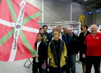 Una ikurriña en Newport para recordar una historia que nos une La ikurrika regalada por Albaola a la asociación Newport Ship