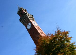 En peligro los cursos de euskera en la Universidad de Birmingham, y los alumnos se movilizan para salvarlos @redbrickpaper Torre de la University of Birmingham