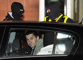 La inminente liberación de Arnaldo Otegi vista desde el New York Times Arnaldo Otegi, a leader of the Basque separatist movement, during his arrest in San Sebastián, Spain, in 2009. Credit Rafa Rivas/Agence France-Presse — Getty Images