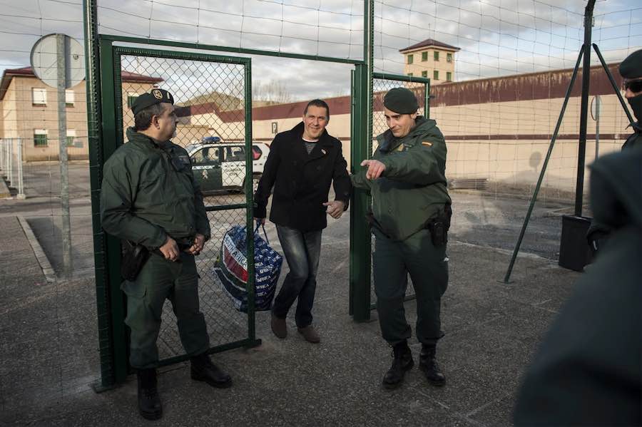 [Imagen: Arnaldo-Otegi-saliendo-de-la-carcel.jpg]