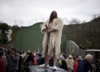 Los carnavales del Pirineo navarro en la prensa internacional, incluso definidos como «especialmente horribles» Carnavales de Ituren Zubieta 2016