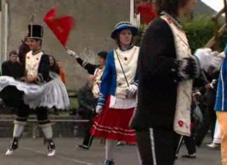 Un vídeo-libro sobre las tradiciones vascas de invierno: «Negua ospatuz. Calor, color y ritmos del invierno» fotograma del vídeo-libro "Negua ospatuz. Calor, color y ritmos del invierno". Zuberoako maskarada