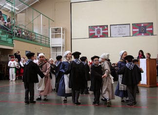 Desde el Smithsonian: cómo suena el frontón de San Francisco Smithsonian reportaje sobre el fronton del centro vasco de San Francisco