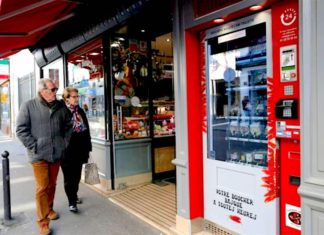 Una carnicería vasca de París instala una máquina expendedora y se habla de ello en todo el mundo La máquina de venta 24 horas de L'ami Txulette