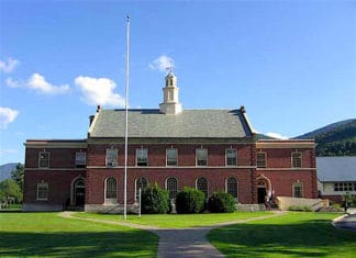 New York state: con una camiseta del Athletic, una joven bilbaina explica cómo es su ciudad Keene Central School