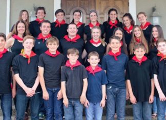 Dantzaris from California raise funds to participate in the Folklife Festival in Washington, where the Basque culture will be the protagonist Dantzaris del Kern County Basque Club que quieren participar en el Folklife 2016