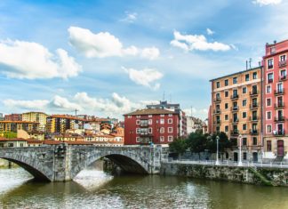The Basque Coast: one of the ten best drives in a convertible in Europe La fotografía con la que Conde Nast Traveler representa el recorrido por el País Vasco
