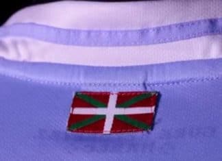 Aviron Top 14-ra bueltatzen da berriz eta Mikel Laboaren “Txoria Txori” (Hegoak) abesten ospatzen dute aviron bayonnais les maillots saison 2015-2016