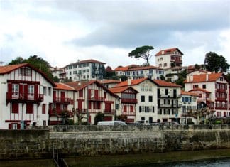 «Francia comienza más lejos. El lugar al que se refiere es aún el País Vasco» San Juan de Luz Tanama Tales