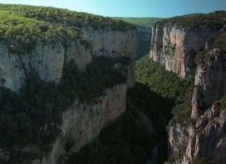 Alemaniatik Euskal Herrira egindako egundoko begirada. Bi bideotan Im Canyon von Arbayún, der größten Schlucht von Navarra: ein Vogel- und Naturschutzgebiet.