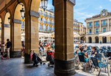 La chef «tres estrellas» Hélène Darroze está en Donostia y el Evening Standard ha venido a probar su cocina vasca The old town is Pinxtos central (Alamy)