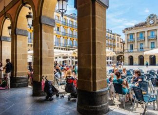 La chef «tres estrellas» Hélène Darroze está en Donostia y el Evening Standard ha venido a probar su cocina vasca The old town is Pinxtos central (Alamy)