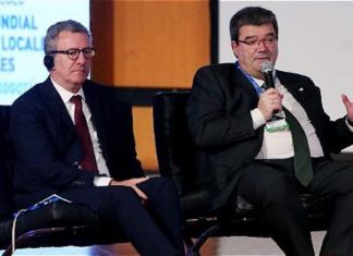 The mayor of Bilbao at the Local Leaders World Summit in Bogota El alcalde de Bilbao en la cumbre de lideres locales de Bogota