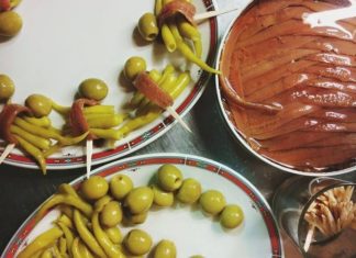 The Guardian-en gomendatutako 10 taberna eta jatetxe donostiar La gilda es la reina en el infinito universo de los pintxos