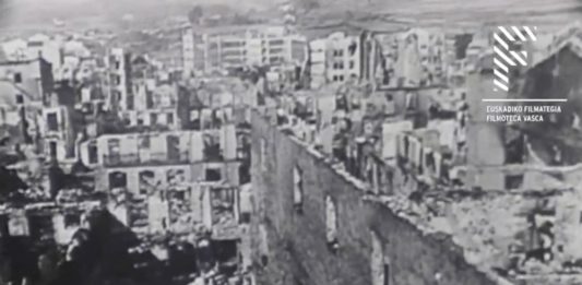 fotograma del documental Elai-alai donde se pueden ver los resultados del Bombardeo de Gernika (1938)