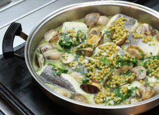 Condé Nast Traveller Donostiako Txoko Gastronomikoetan sartzen da Merluzza a la Koxkera: hake with peas, clams, garlic, white wine, and parsley. For members only. Photo by Craig Cavallo