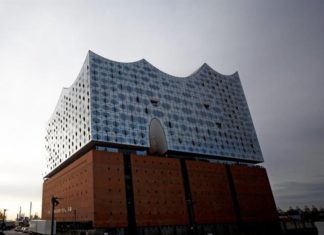 Euskaldunak oso ondo usten dituen eraikin ikonikoa inauguratzen da Hamburgon Vista del exterior de la Filarmónica del Elba en Hamburgo, Alemania. La nueva sala de conciertos de la HafenCity se inaugurará el próximo 11 de enero.Foto: EFE