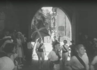 In 1936, Iparralde was the Basque Country and its dancers waved the ikurriña (a 3-D documentary from 1936) Documental Euskadi (1936). Un grupo de dantzaris entran en Donibane Garazi ondeando la Ikurriña